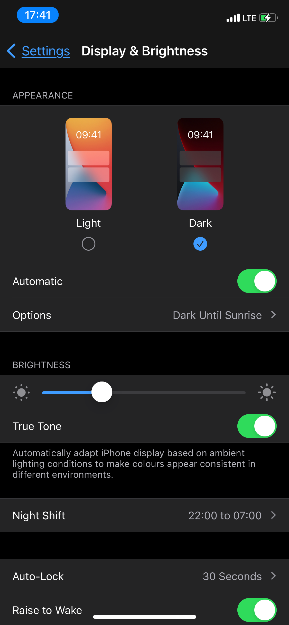iPhone screenshot showing the Display setting options to switch from Light to Dark mode and vice versa