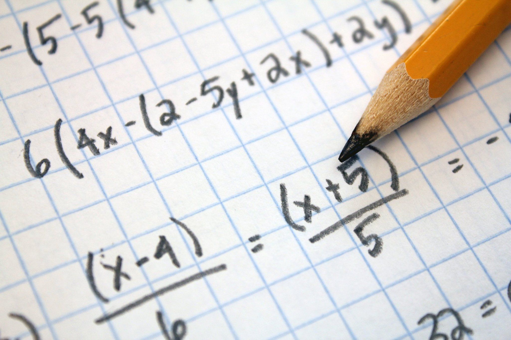 pencil writing equations on graph paper - I 20 migliori siti web da aggiungere ai segnalibri per imparare la matematica passo dopo passo