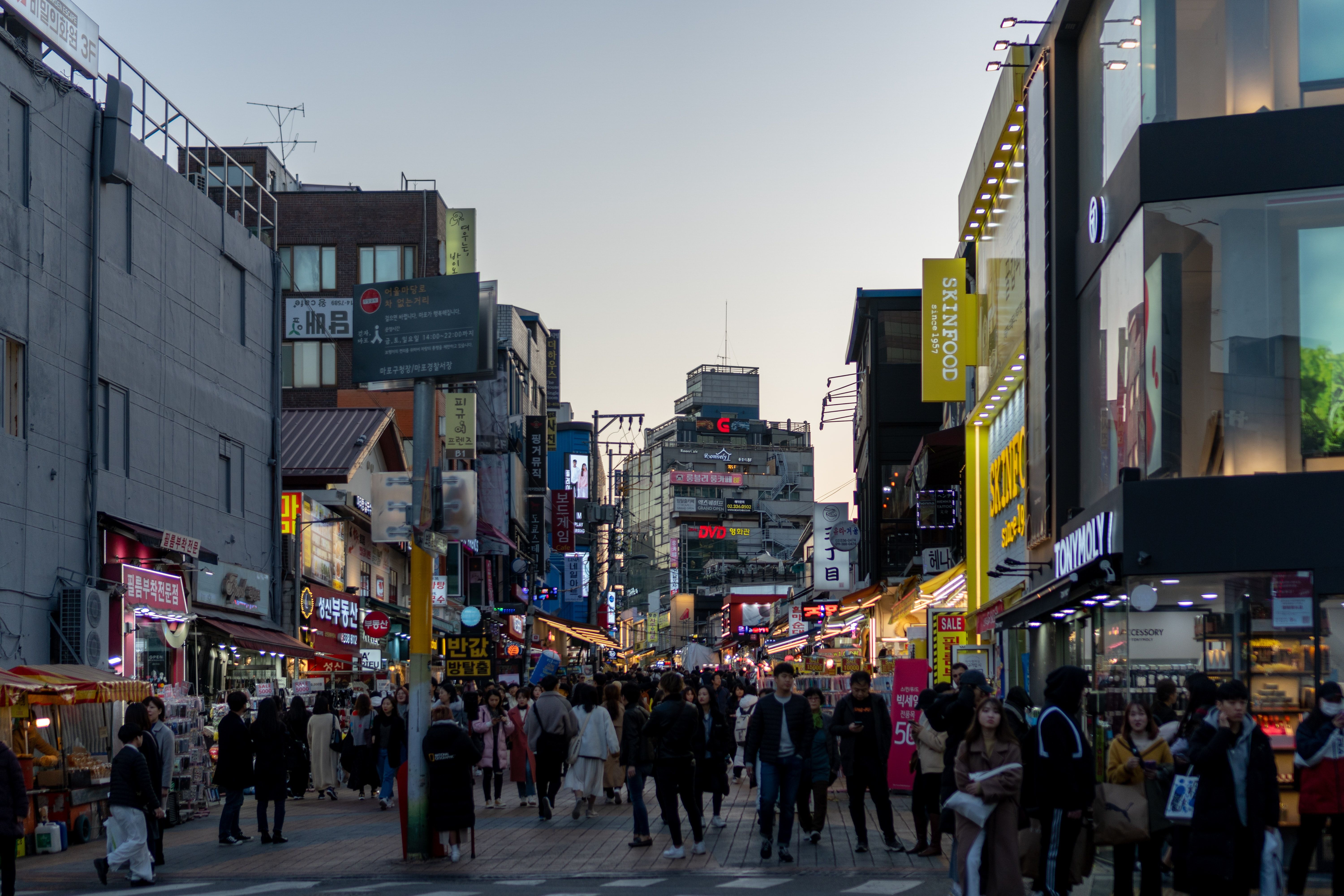 Street scene in Seoul, South Korea