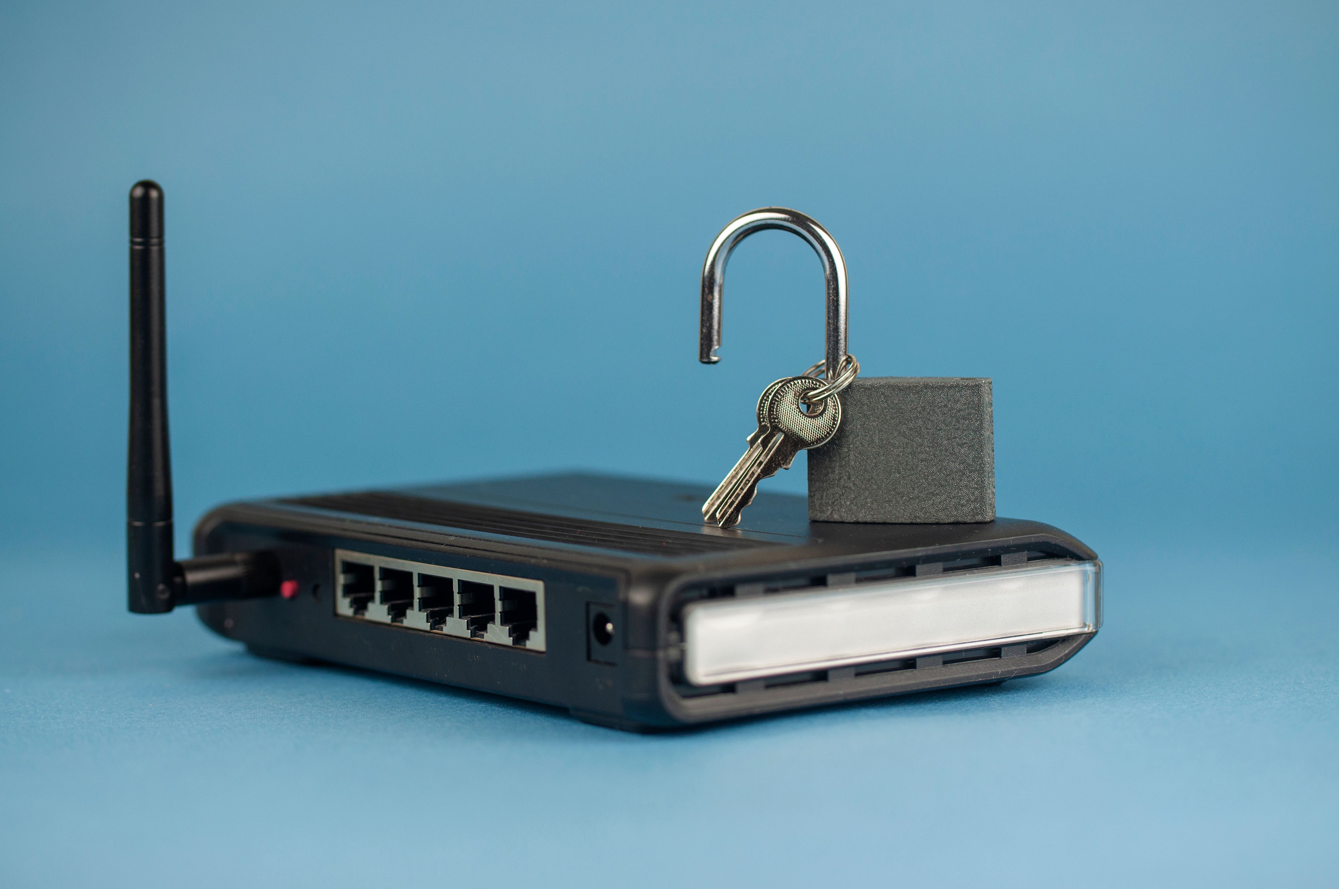 wifi password hacking lock - Come gli hacker rubano la tua password Wi-Fi e come fermarla