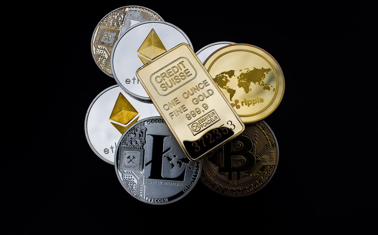 Cryptocoins-and-gold-bar