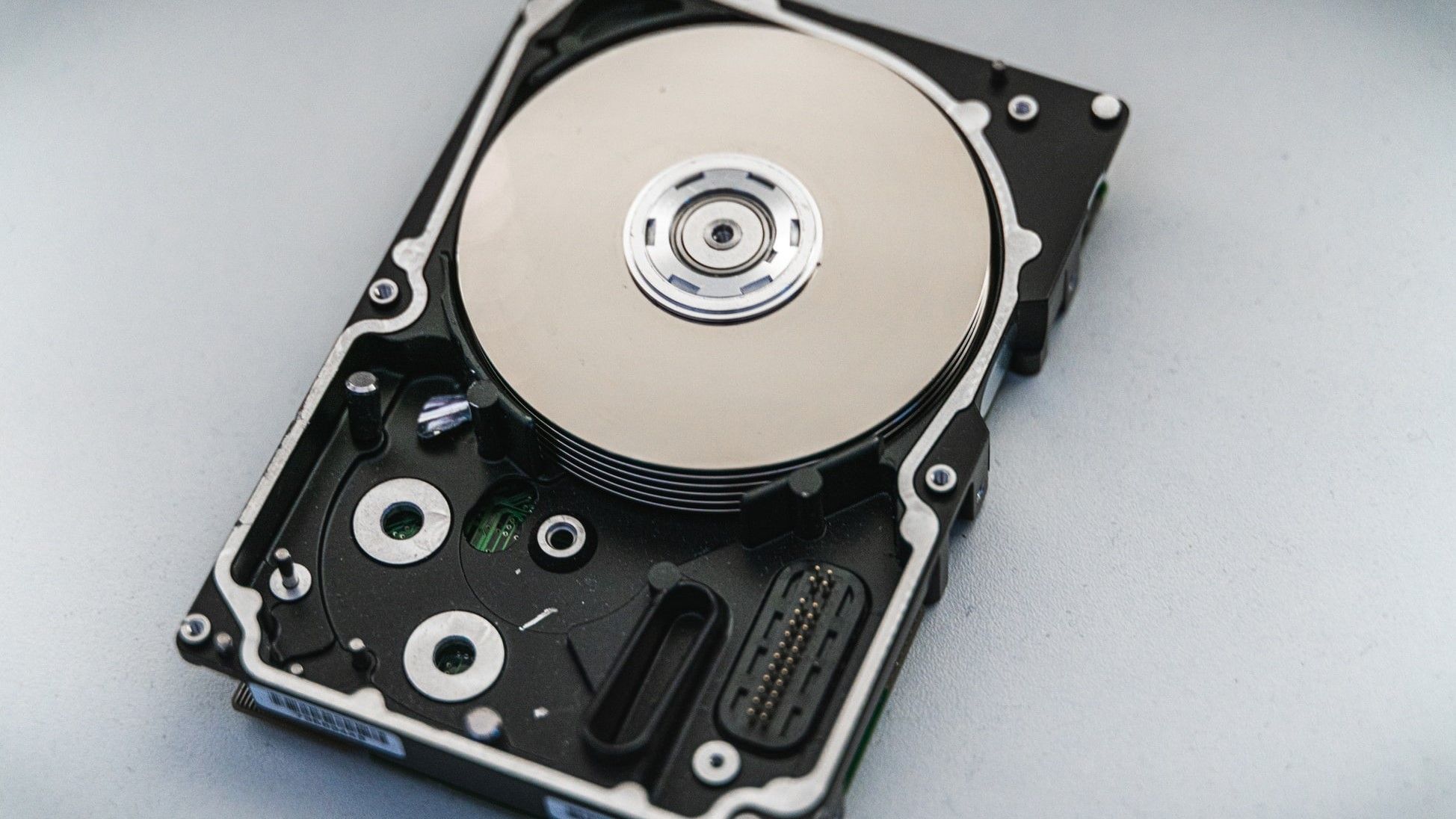 HDD (Hard Disk Drive)