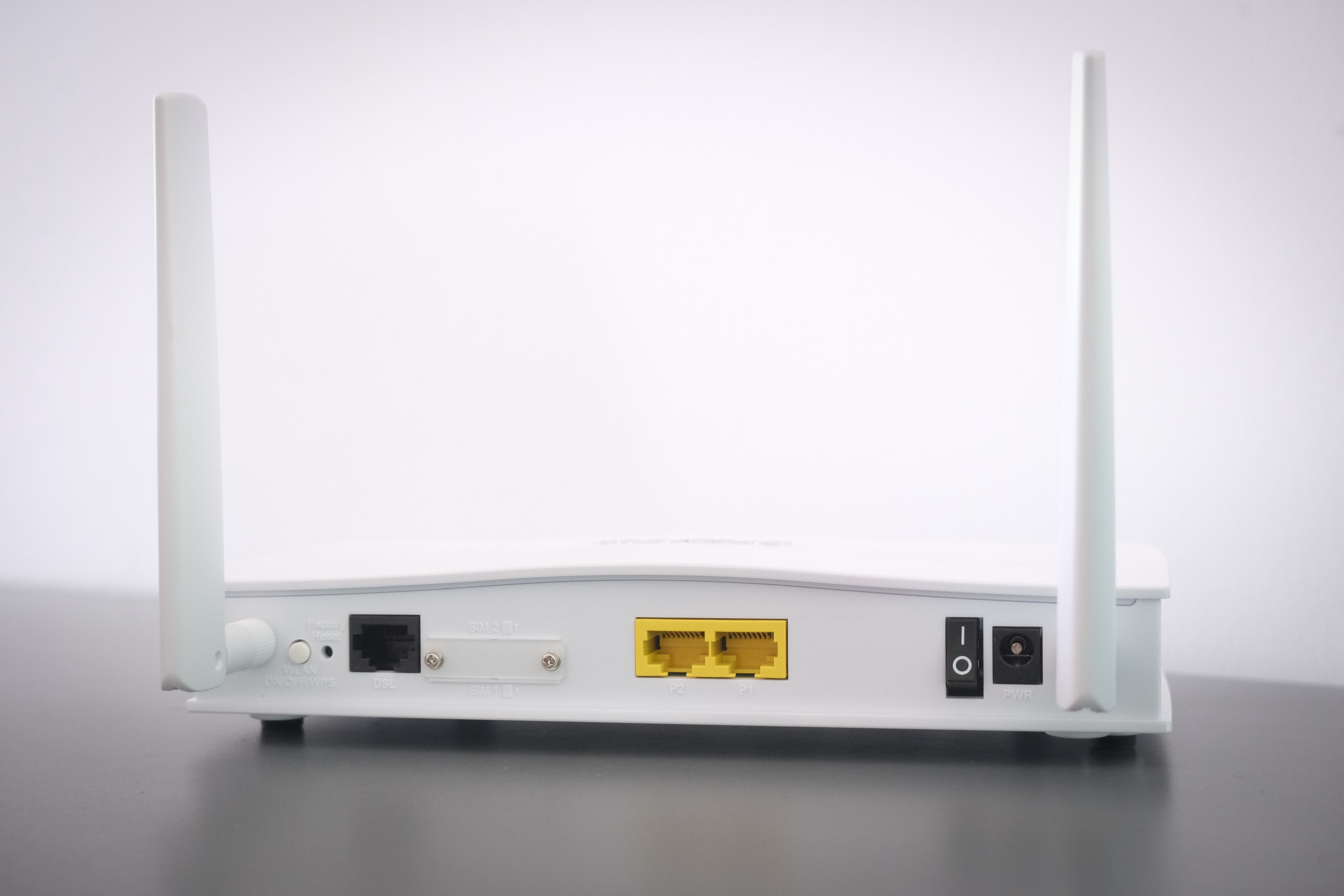 internet router back - Che cos’è un gateway e dovresti usarne uno per la tua Internet domestica?