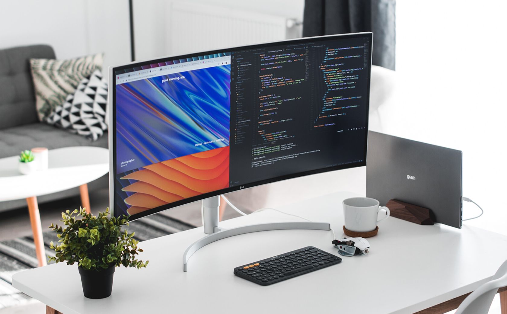 modern minimalist ultrawide monitor cropped - Monitor doppi e monitor ultrawide: cosa è meglio per il tuo ufficio a casa?