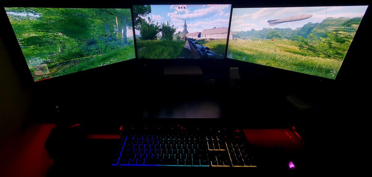 Span games across monitors