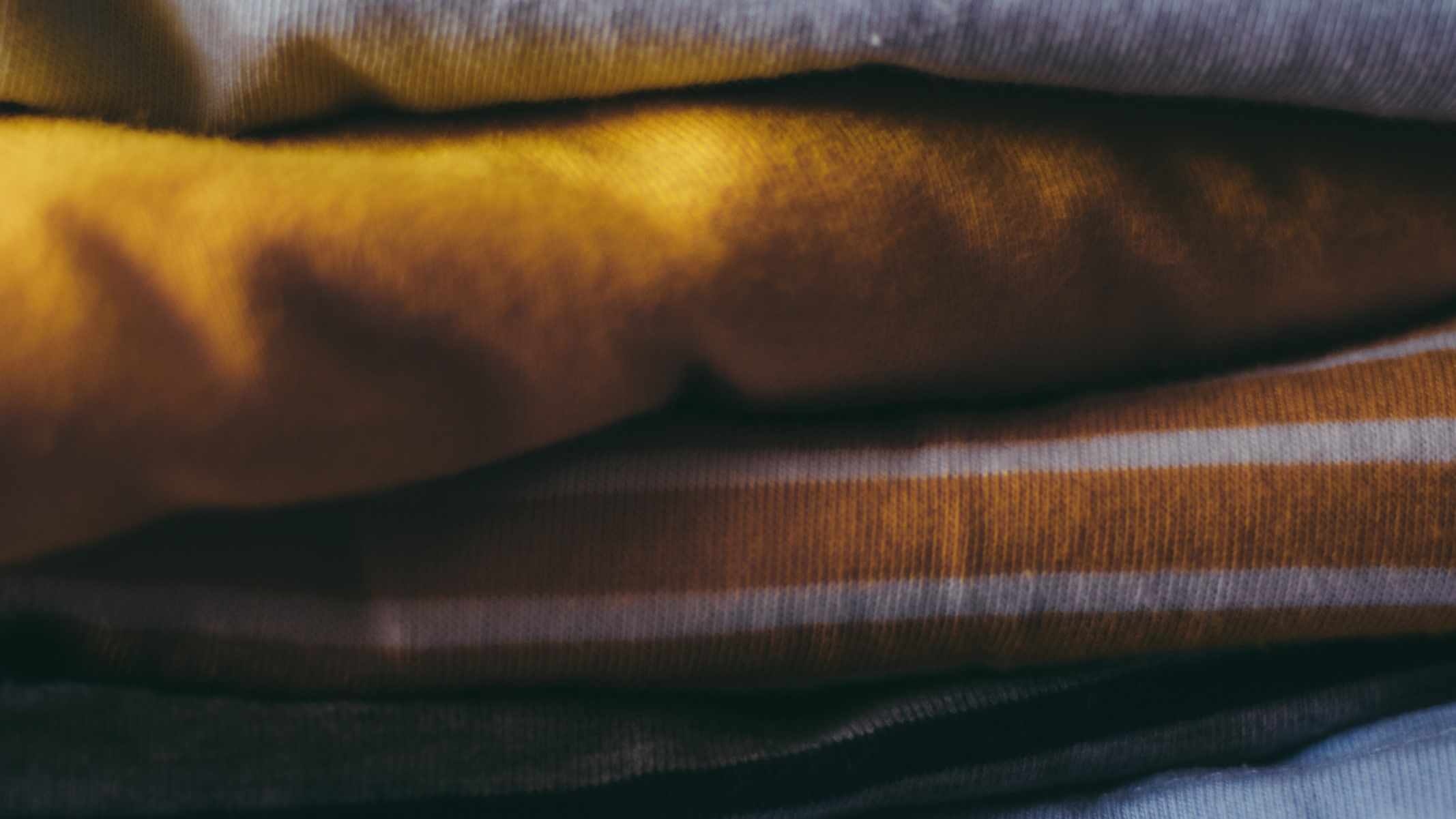 5 Tipps zum Gestalten Ihres eigenen T-Shirts - varying fabric materials
