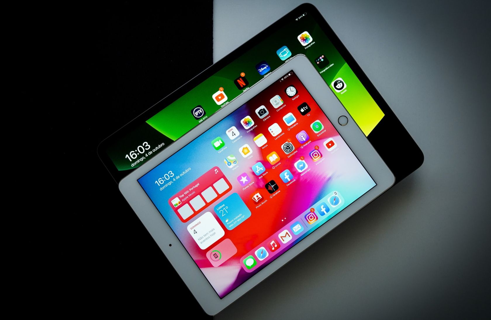 iPad Pro next to iPad 10..2-inch