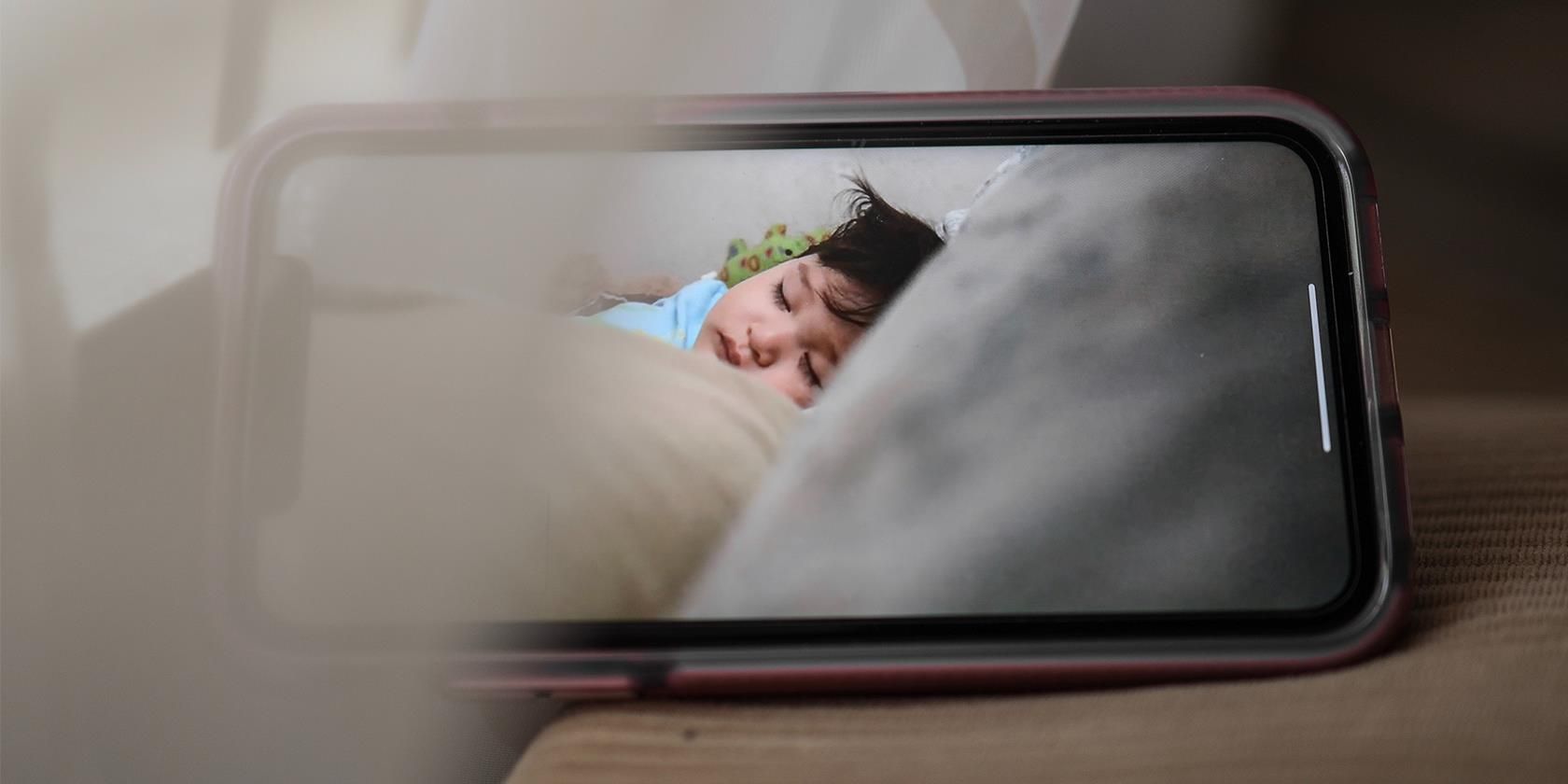 Sleeping-Baby-iPhone