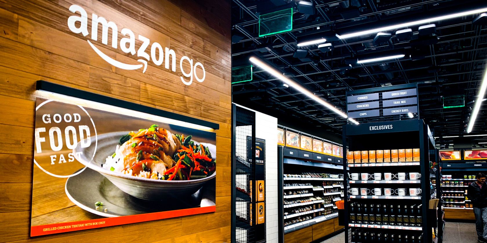 amazon go store lobby - Come funzionano davvero i negozi di alimentari senza cassa di Amazon?