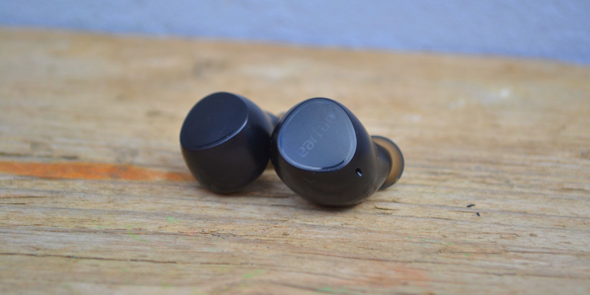 earfun free 2 earbuds buds side - Recensione EarFun Free 2: auricolari true wireless con un budget sorprendentemente buono