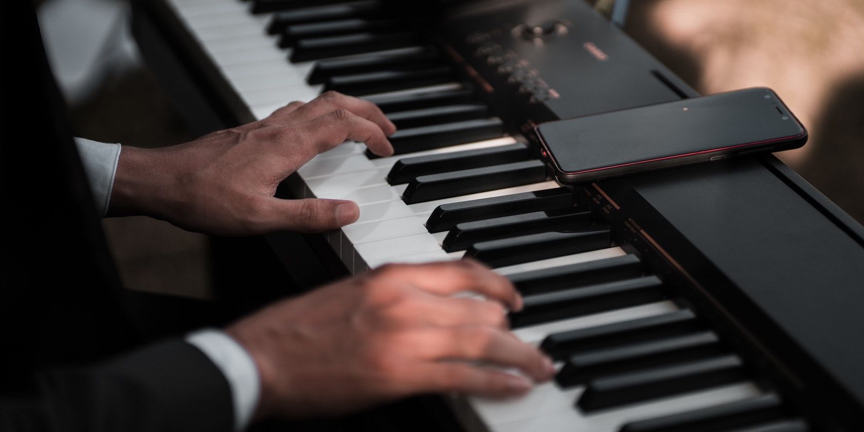 Learn To Play Piano With These 6 Iphone Apps