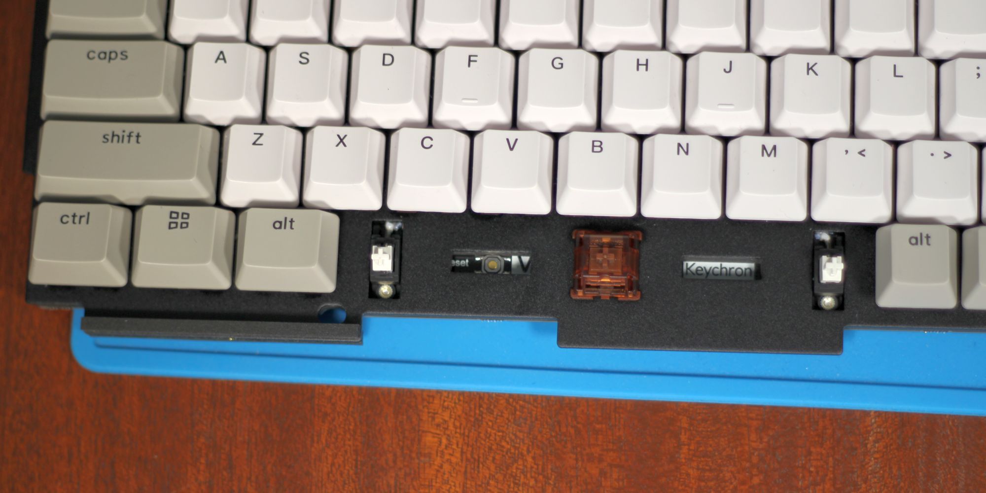 keychron-q1-mechanical-keyboard-review-screw-in-stabilizer-02