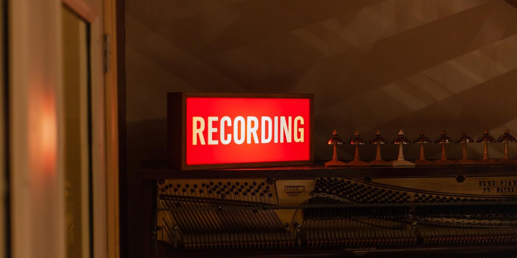 recording-booth-light