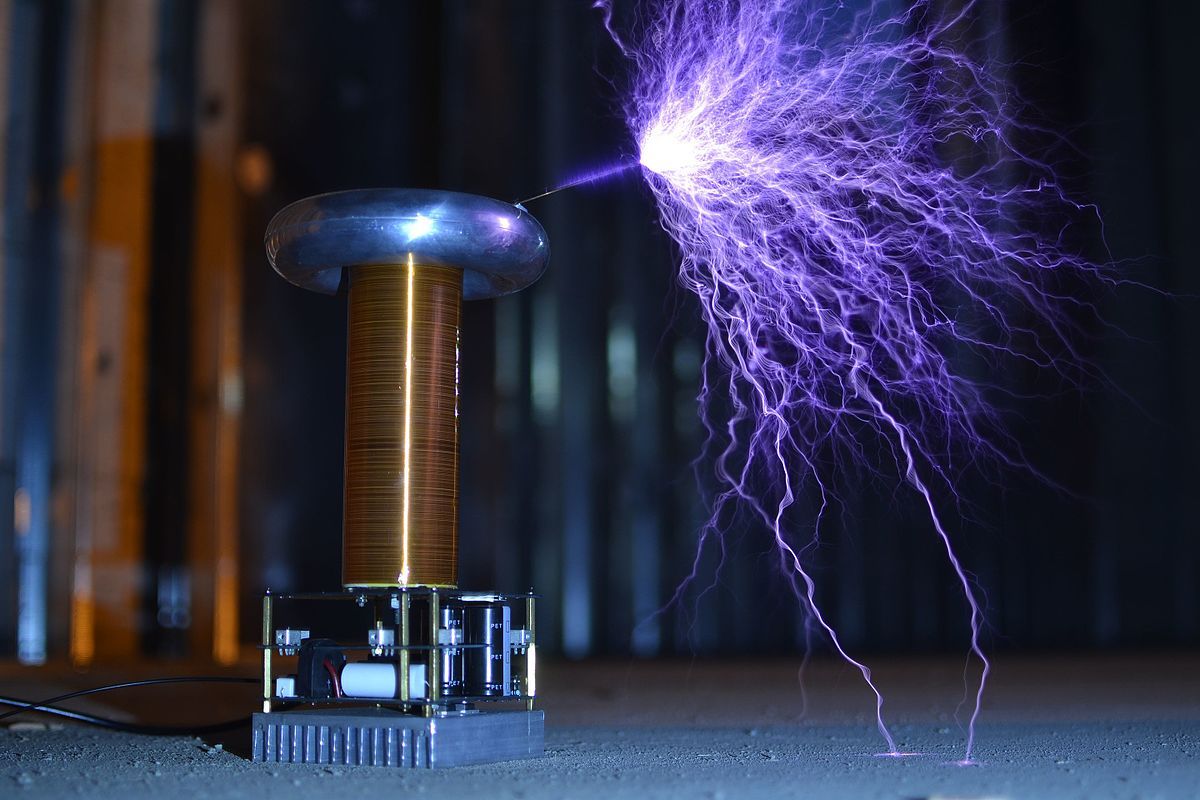 tesla coil pic - 5 delle migliori invenzioni di Nikola Tesla e come hanno plasmato il mondo