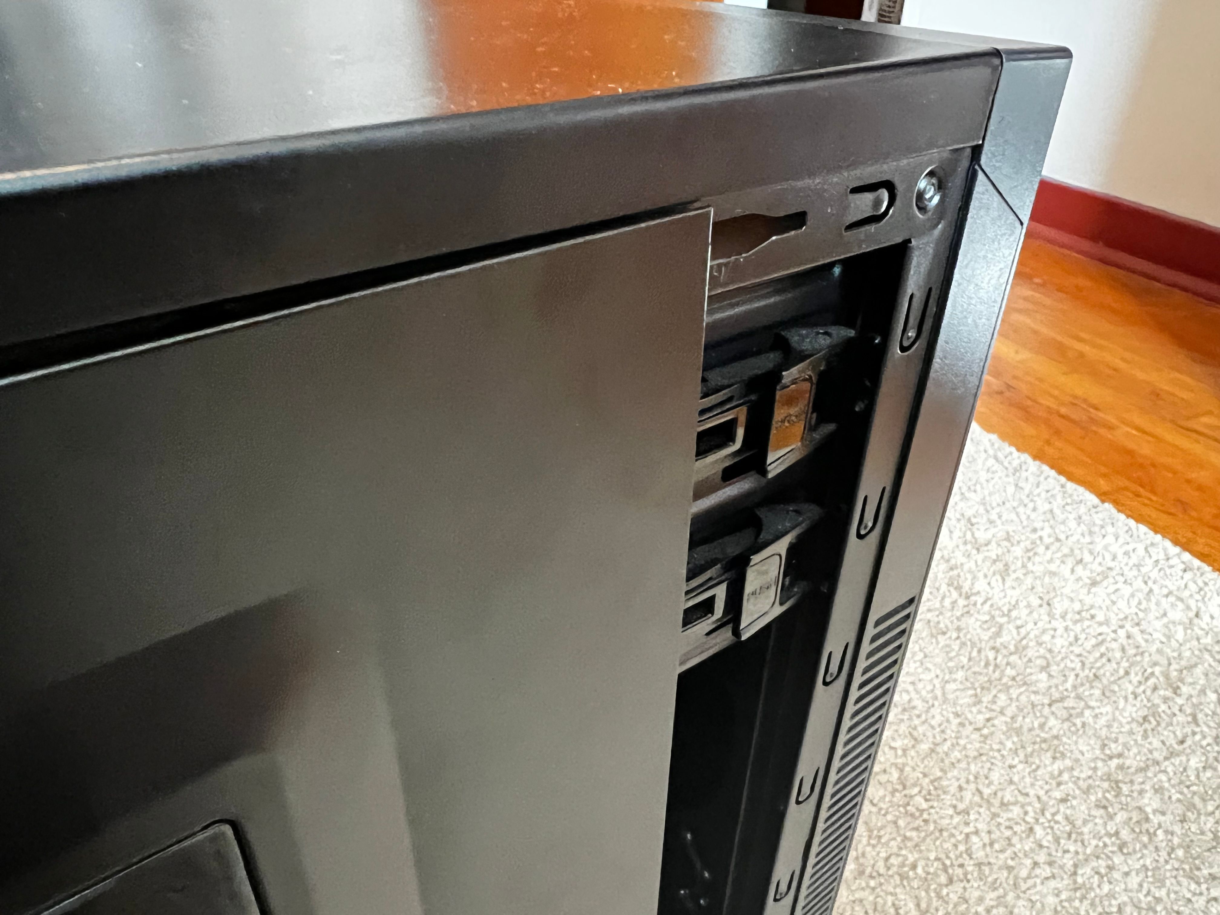 08 PC Case Replace Side - Come pulire il tuo PC desktop