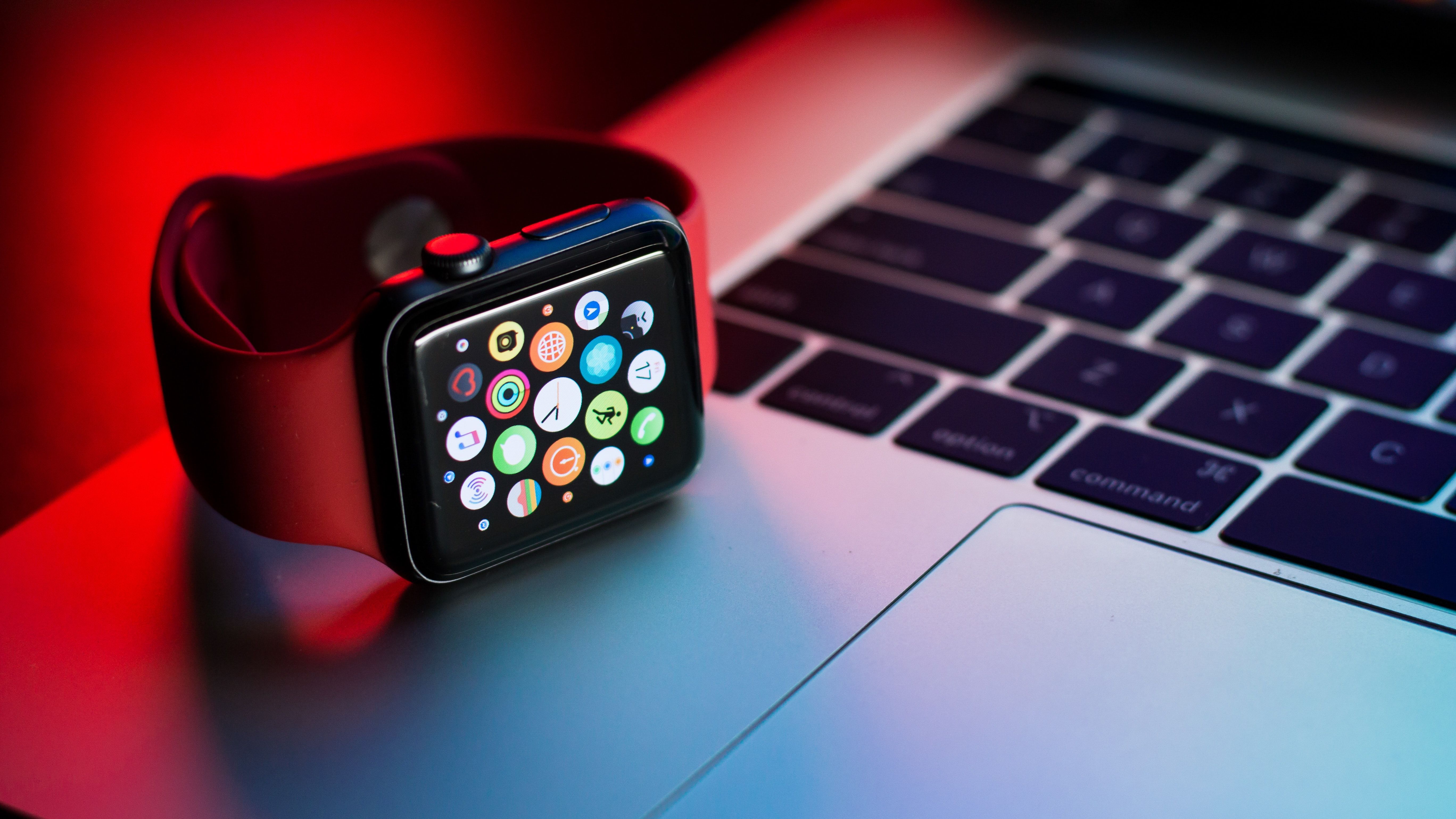 Apple Watch on Mac Keyboard - Dovresti comprare un Apple Watch? 5 domande da porsi prima di farlo