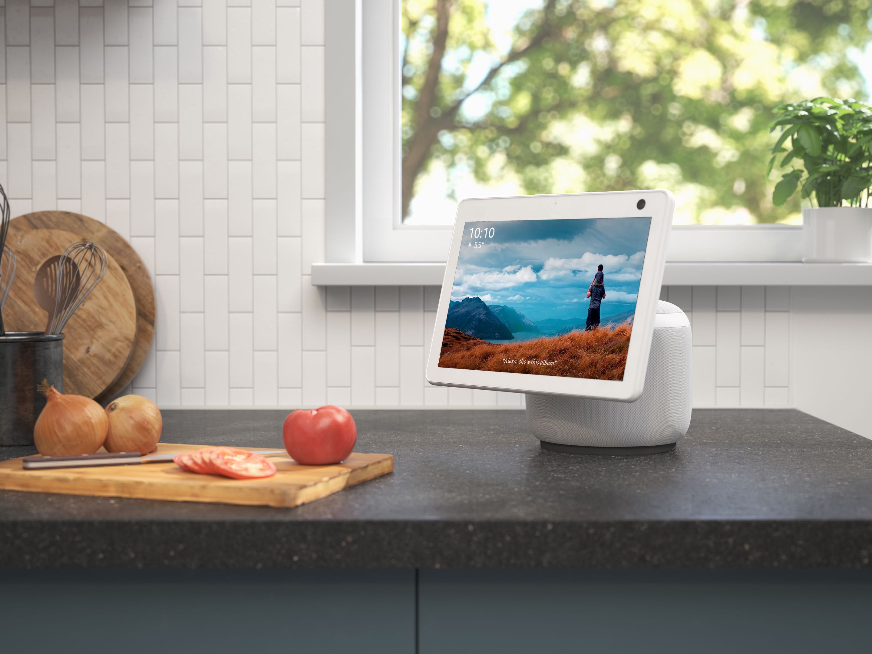 echo show on a surface