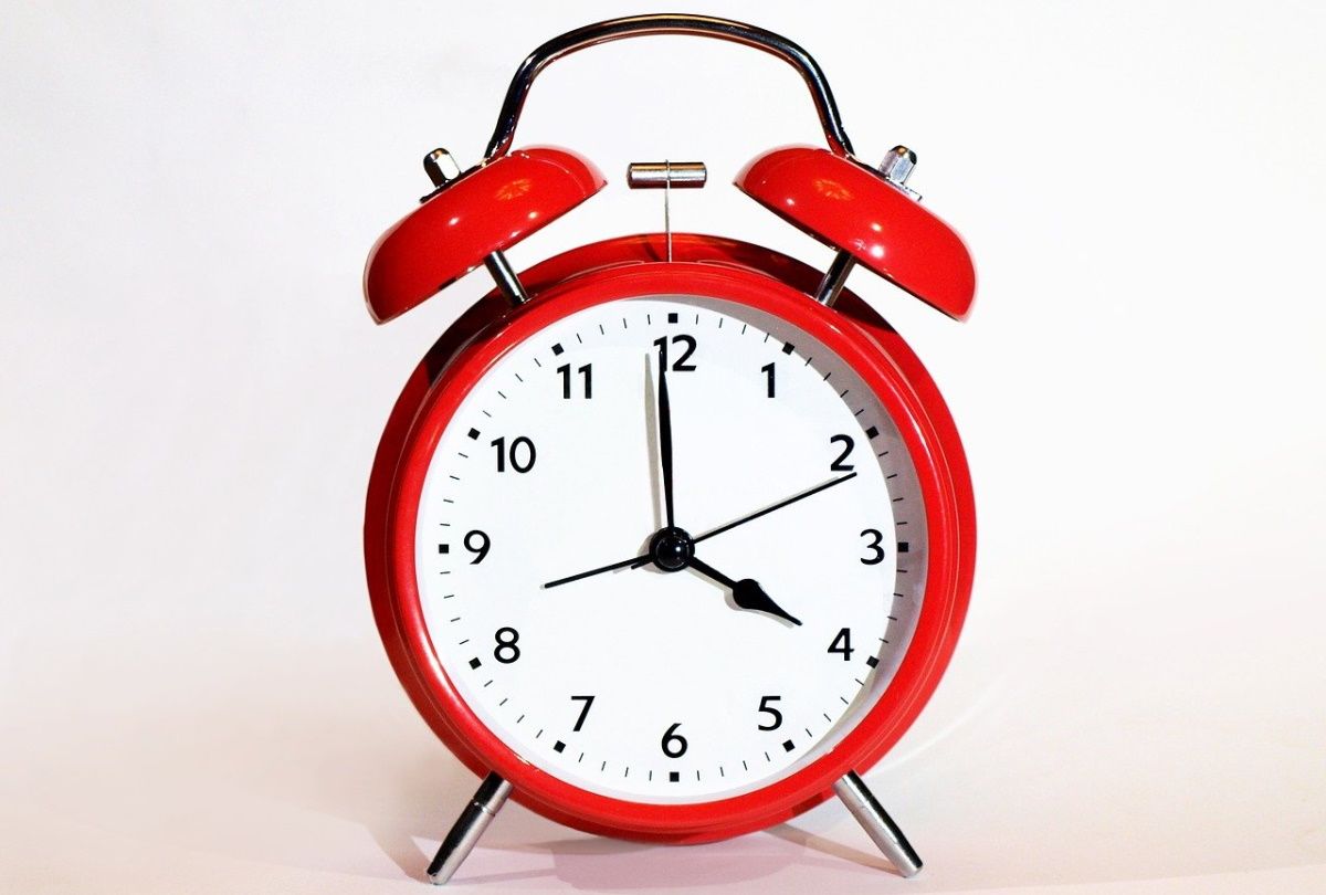 A red alarm clock