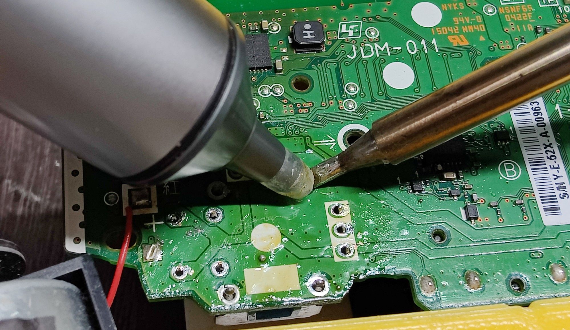 PS4 controller drift repair potentiometer removal potentiometer desoldering.