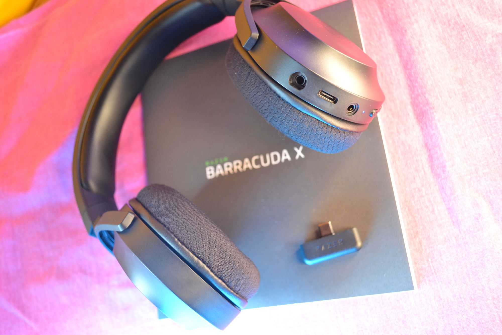 razer barracuda x gaming headset top down with usb wireless 1 - Razer Barracuda X Review: questa è la cuffia da gioco economica di cui hai bisogno