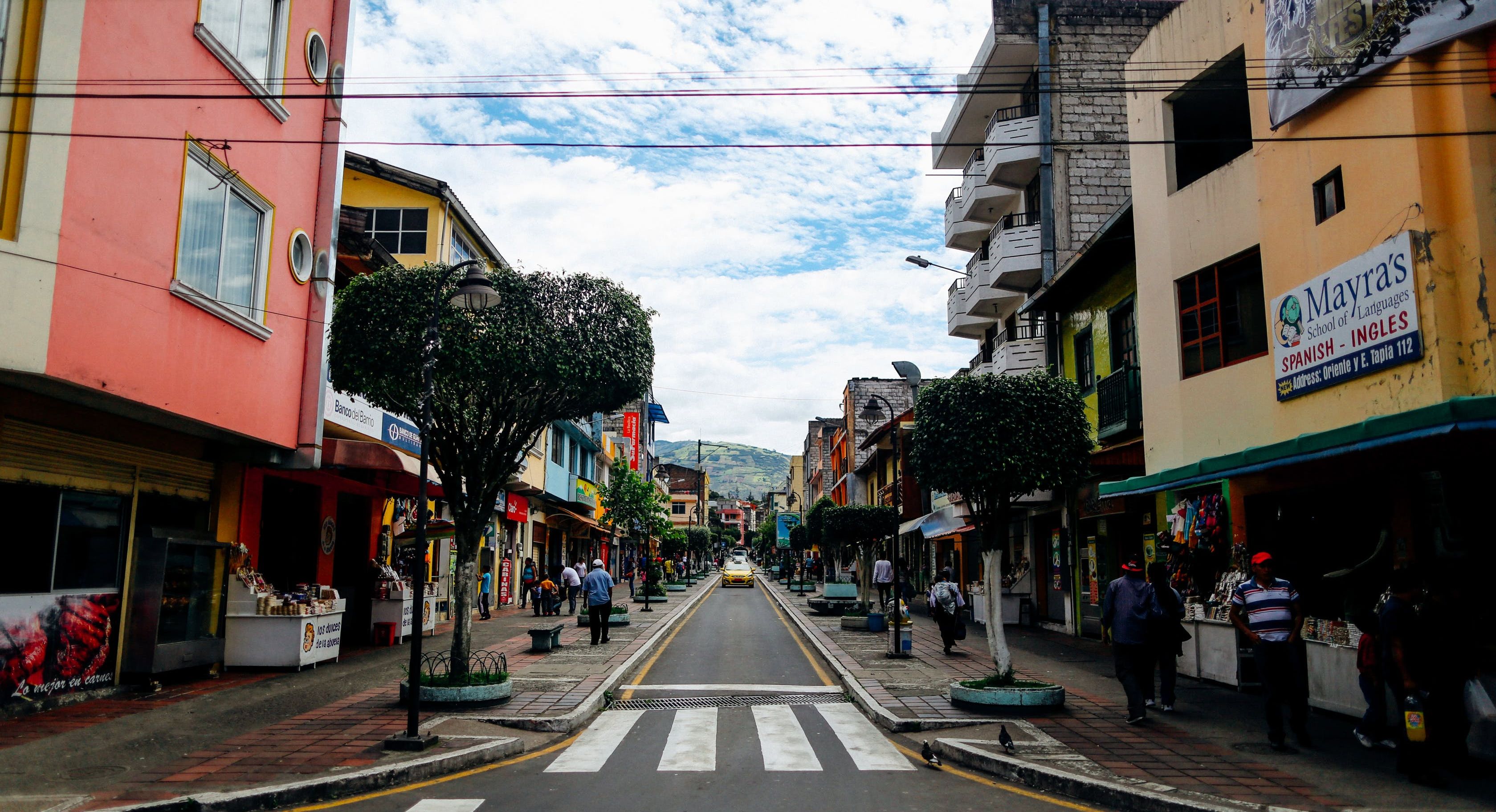 picture of ecuadorian street