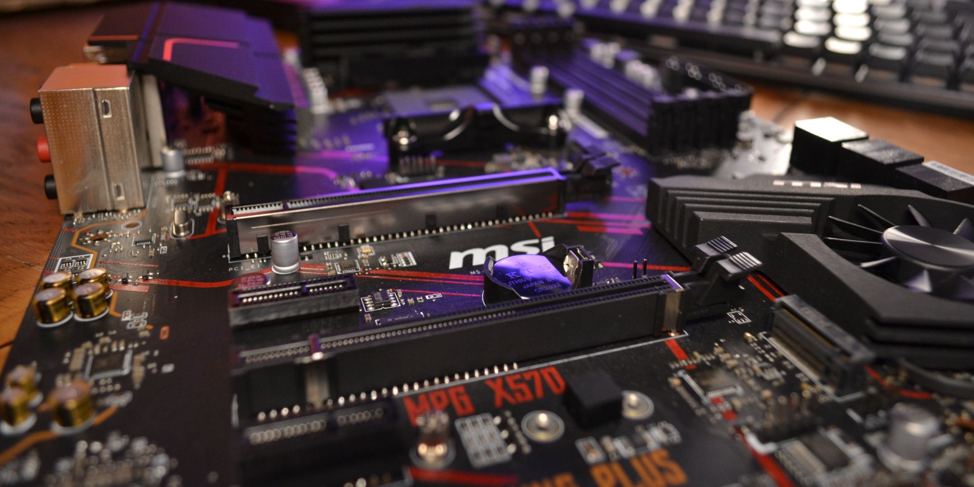 msi motherboard close up - 5 parti del PC che tendono a morire: come prolungare la durata della vita