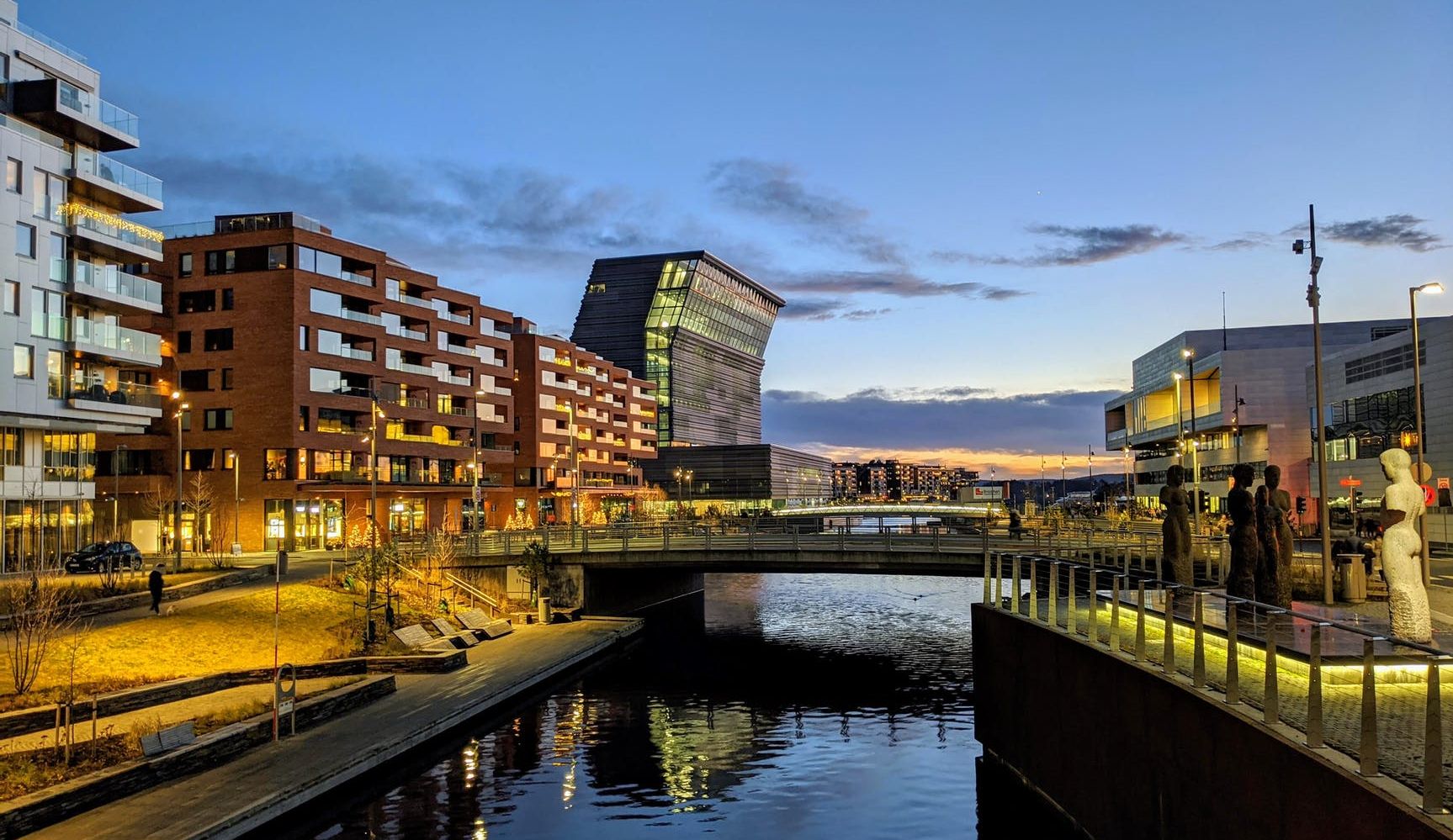 oslo pictured at night