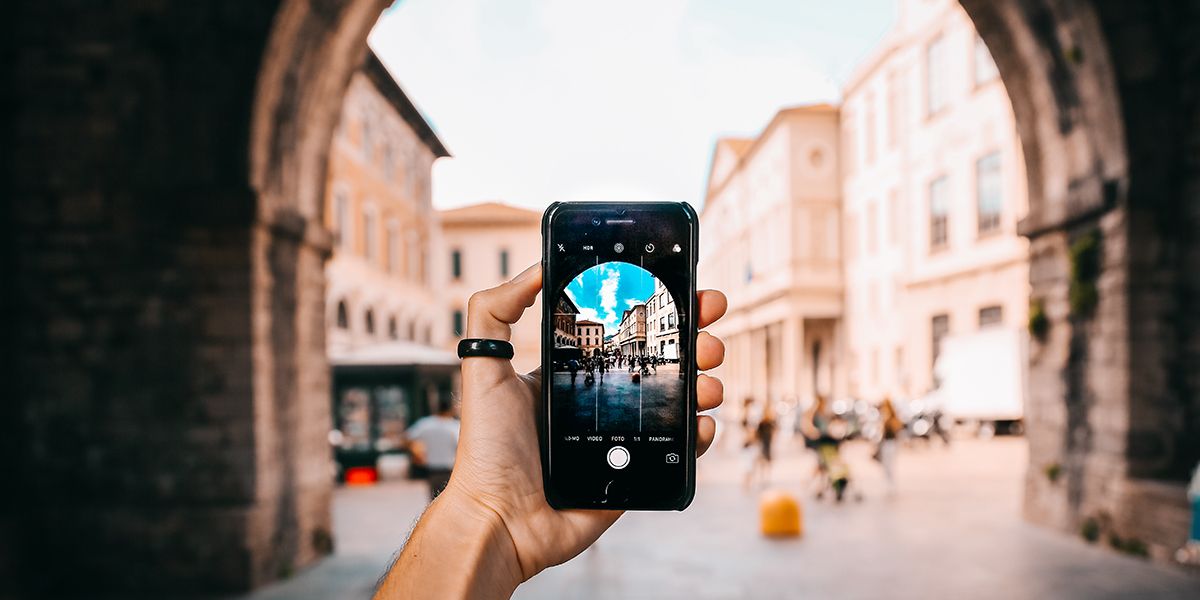 So verwenden Sie Adobe Capture auf Ihrem Telefon, um kostenlose LUTs in Photoshop zu erstellen - pexels oleg magni 861126 Phone Shot