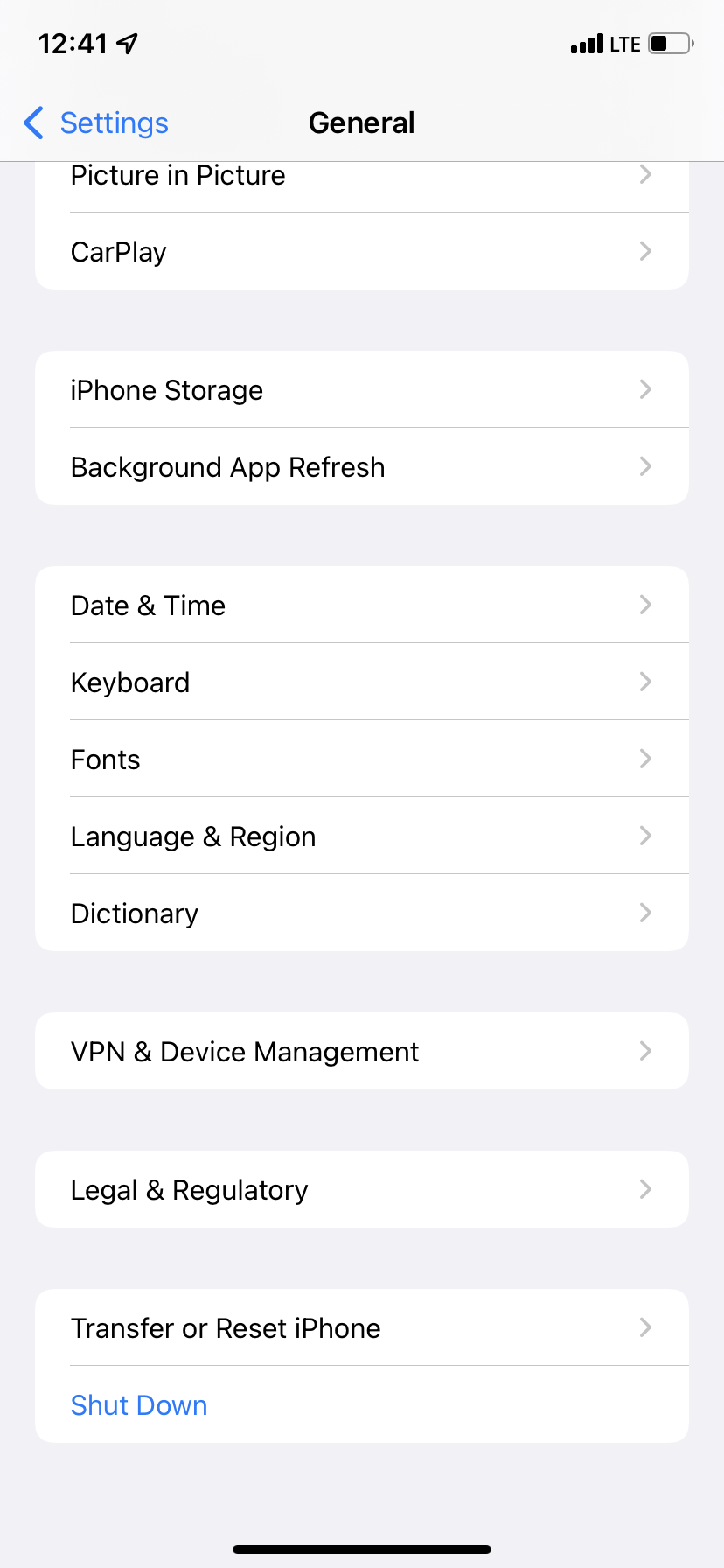 در تنظیمات iOS 15 روی Transfer یا Reset iPhone ضربه بزنید