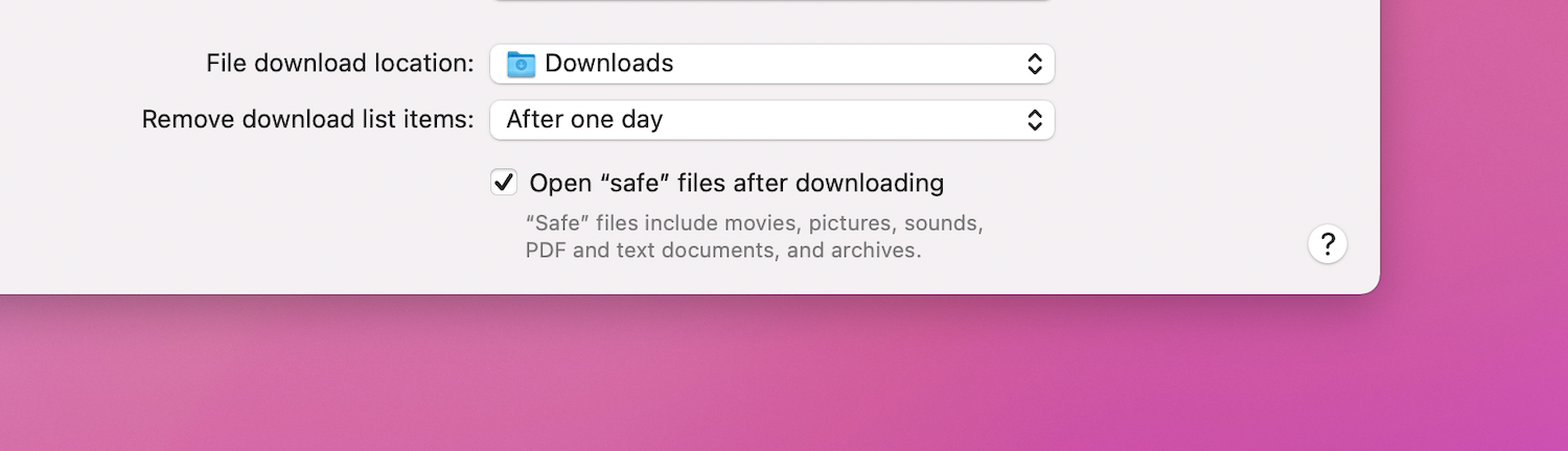 Checking the Open Safe Files After Downloading setting in Safari.