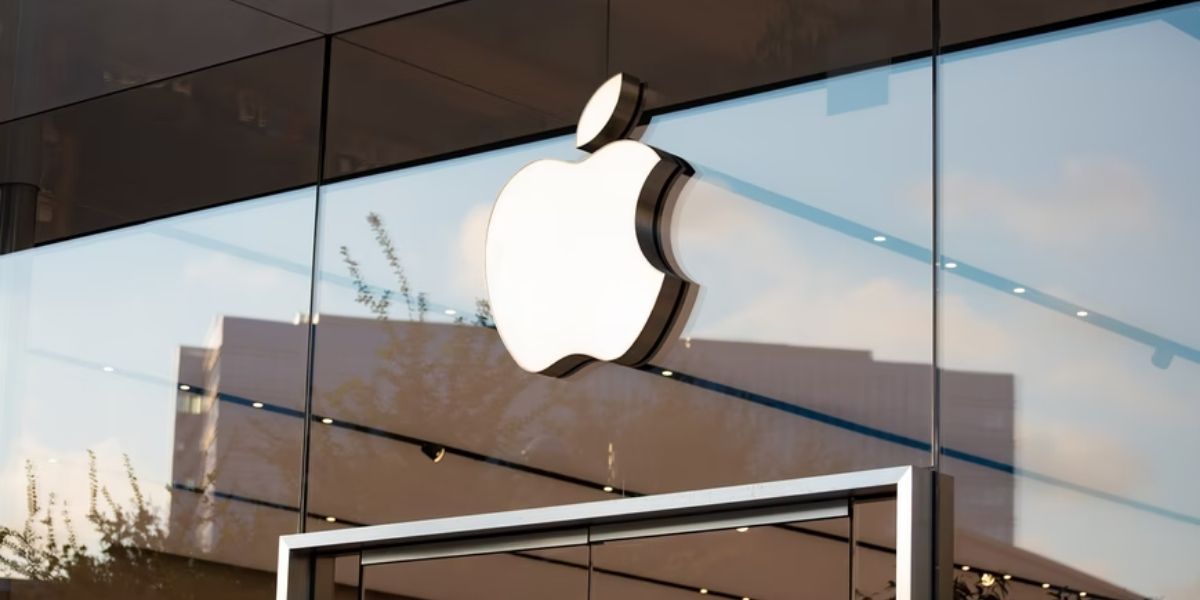 apple logo at front glass entrance