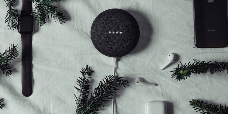 10 Christmas-Themed Google Home Commands to Get You Into the Holiday Spirit