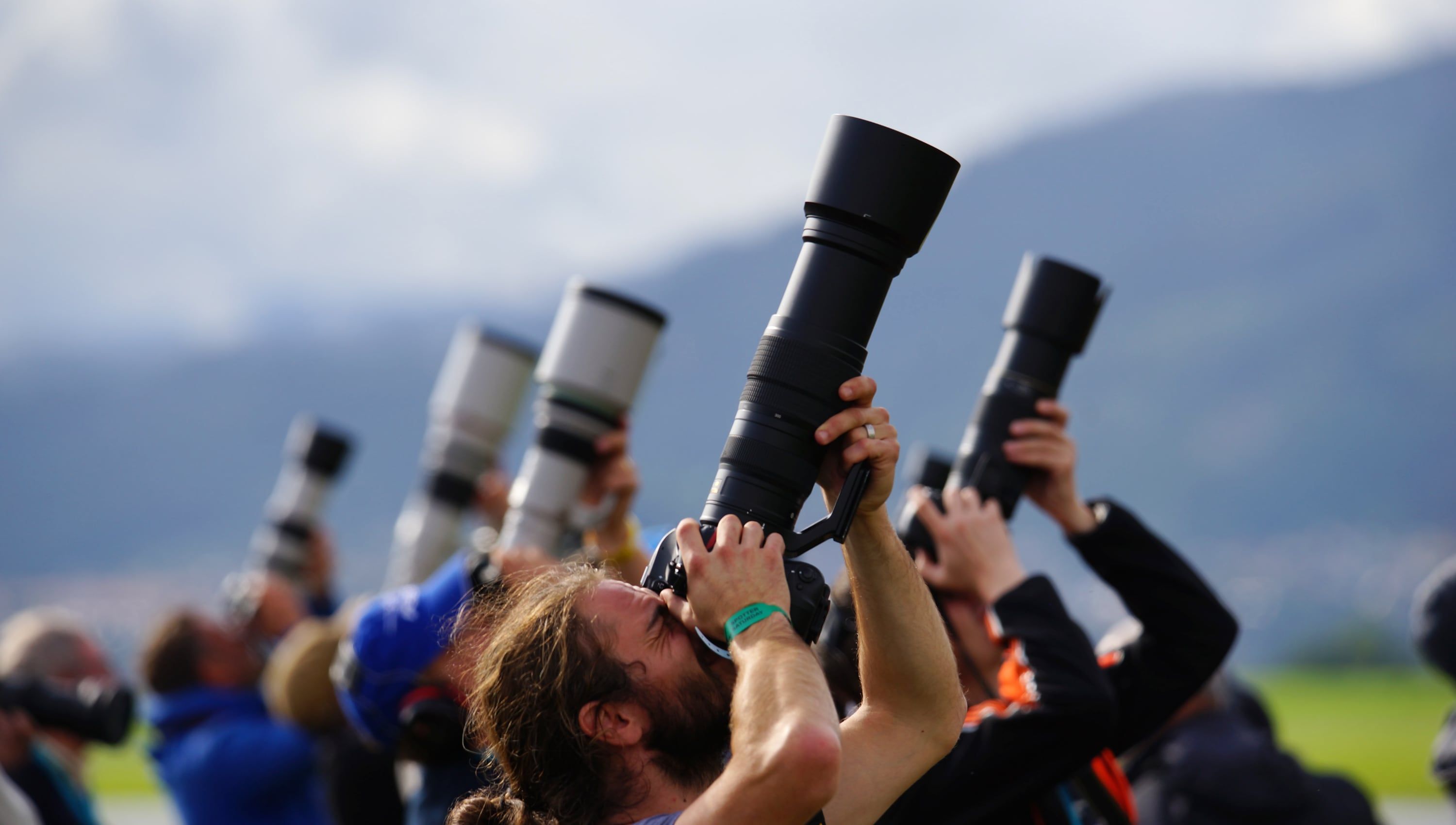 people shooting with zoom lenses