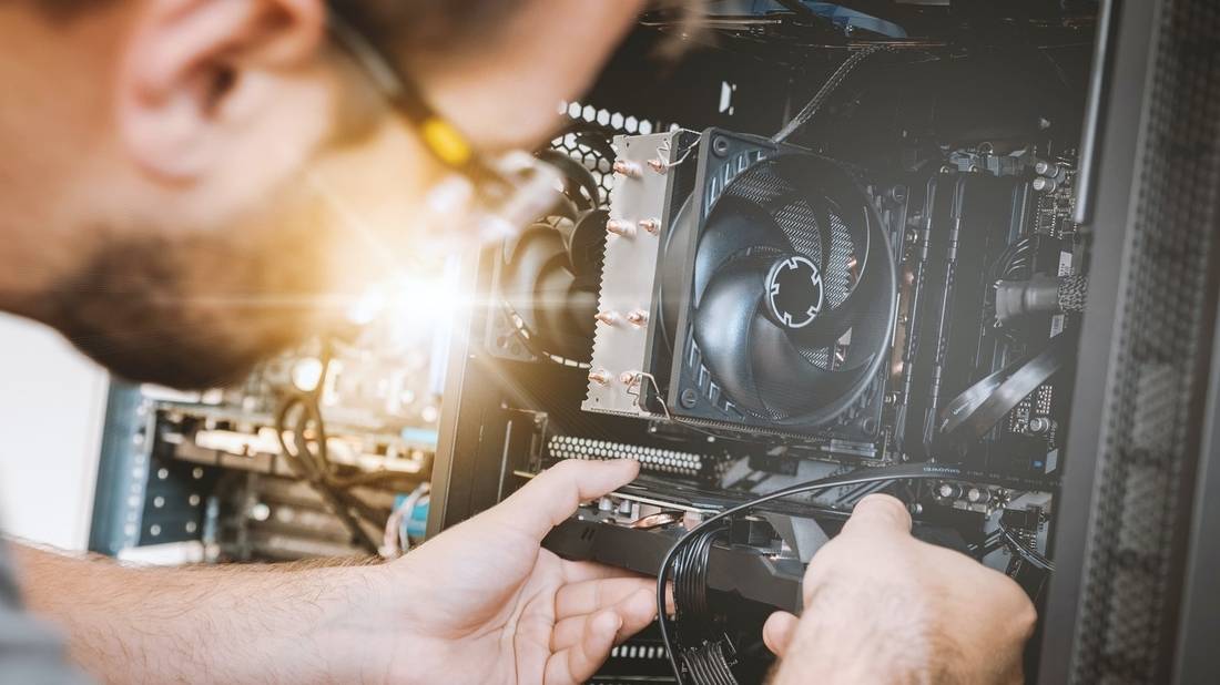 How Does a Computer Work and What Is Inside?