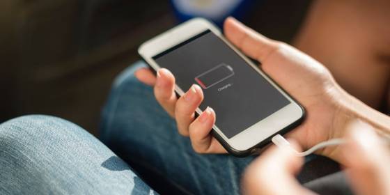 The 7 Reasons Why Your Phone Battery Is Draining So Fast