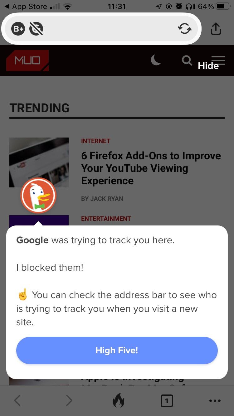 DuckDuckGo's iOS mobile browser blocking tracking while browsing a webpage. 