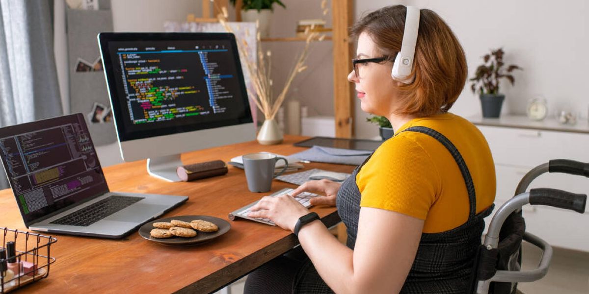 A lady working on software from home