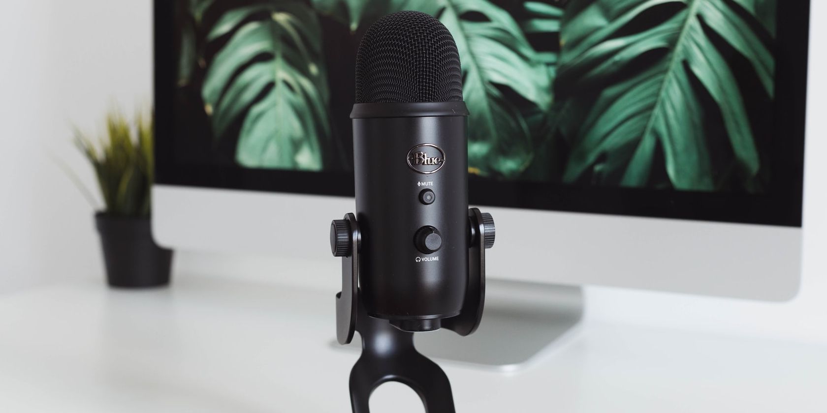 https://static1.makeuseofimages.com/wordpress/wp-content/uploads/2021/12/blue-yeti-featured-image-cropped.jpg