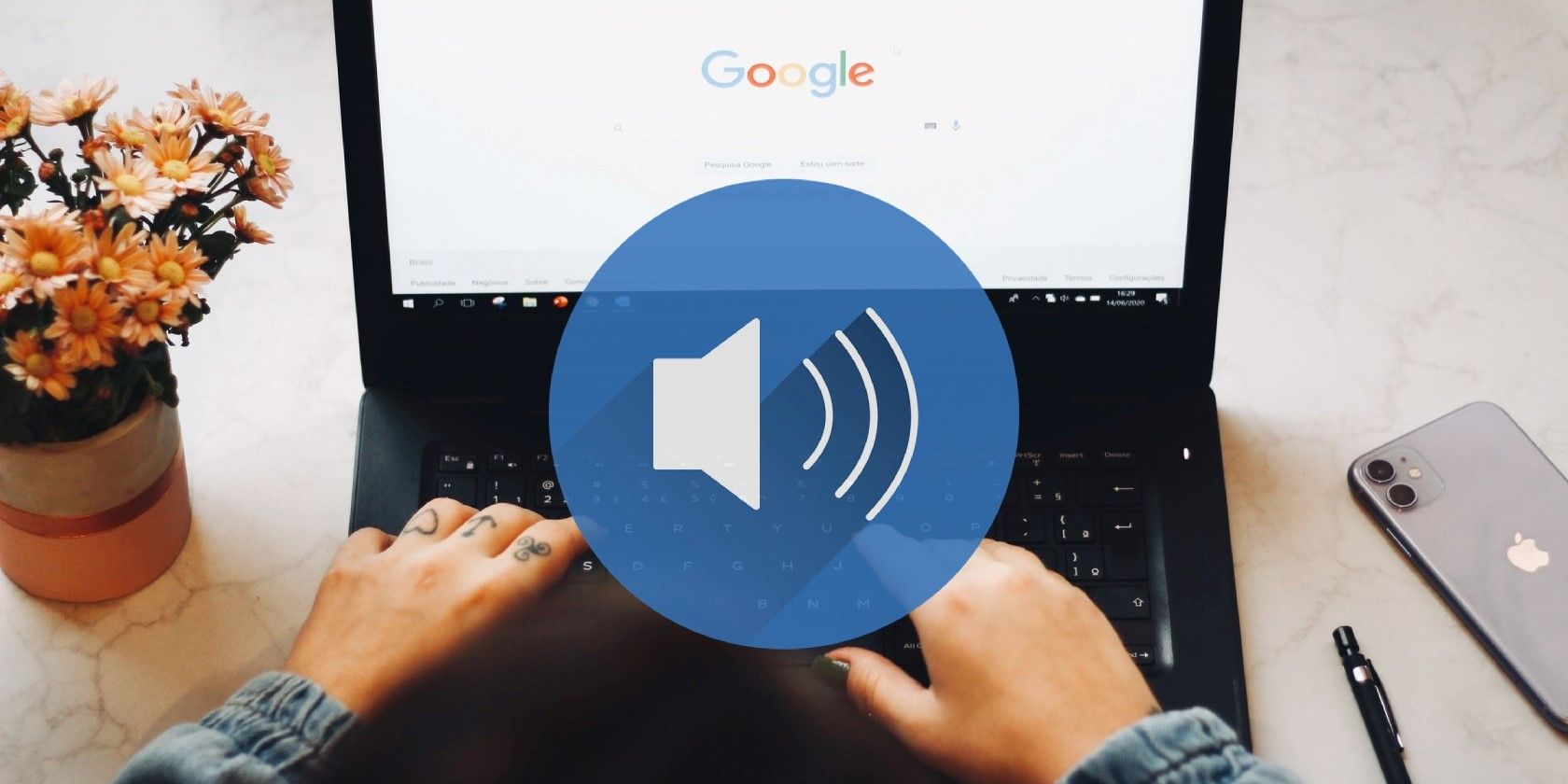 Google Chrome di Laptop dengan ikon Speaker