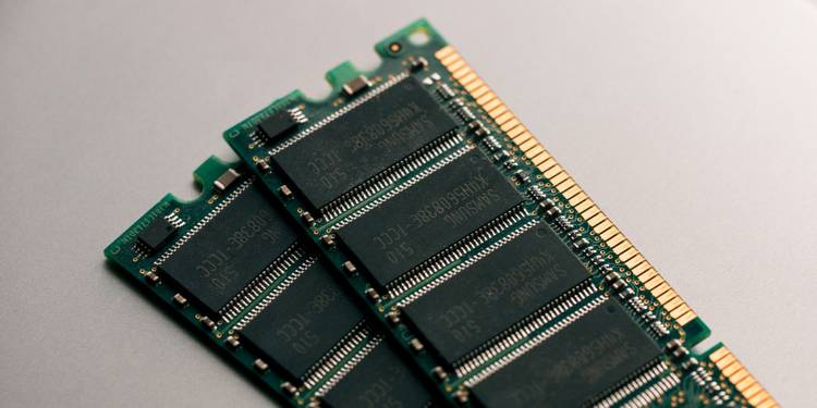 آشنایی با رم DDR5، سرعت، قیمت و مقایسه 2 computer ram.jpg?q=50&fit=crop&w=750&dpr=1 -