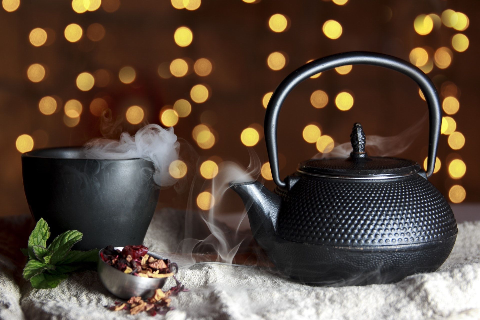 Tea pot and mug with bokeh background