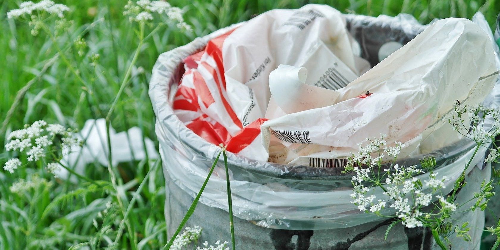 A recycling bin photo