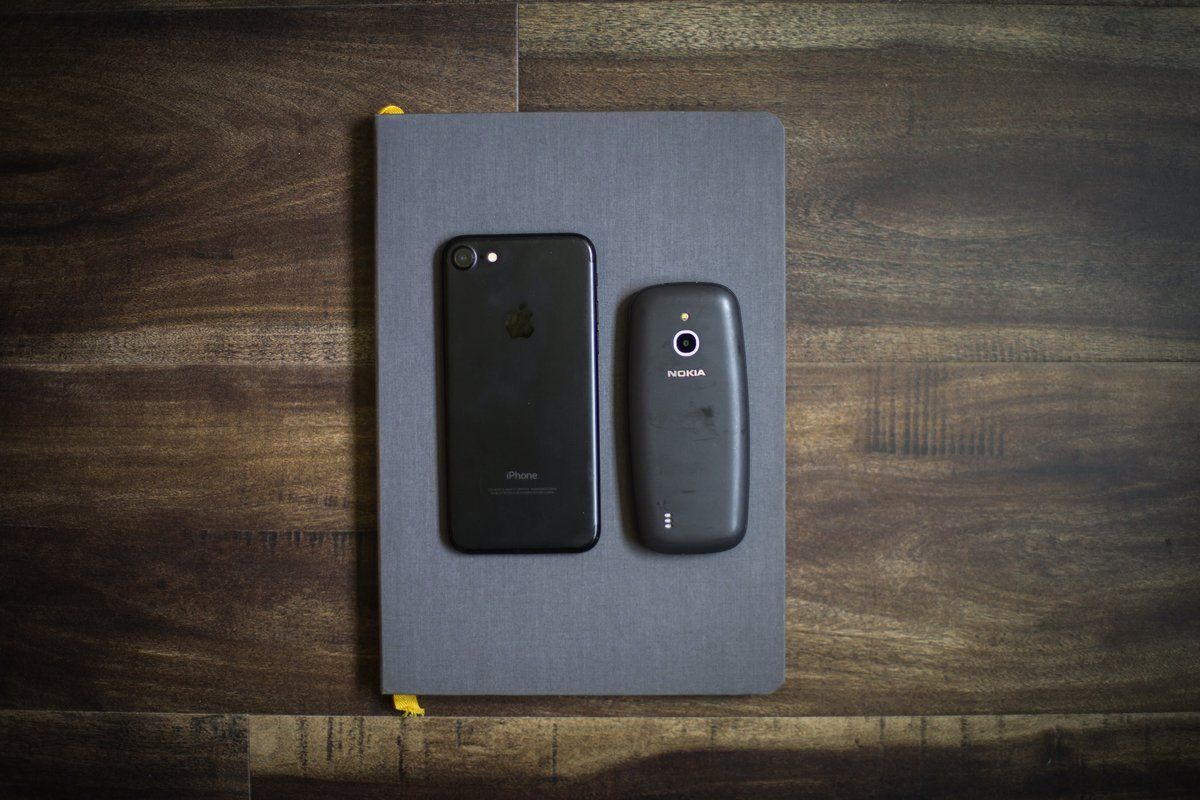 Smartphone vs. Dumbphone 6 Reasons to Consider Switching