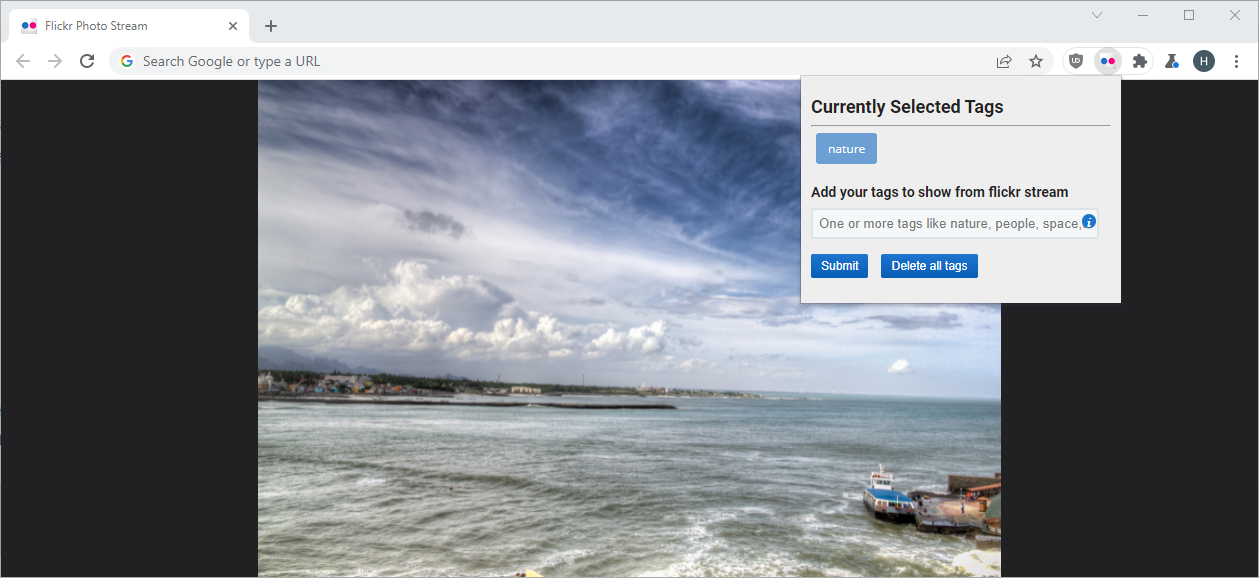 A Screenshot of the Flickr New Tab Extension in Use