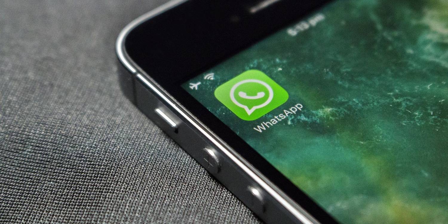 ترفندهای واتساپ برای گوشیهای اندروید و آیفون 2 Smartphone with the whatsapp app on display.jpg?q=50&fit=contain&w=1500&h=750&dpr=1 -