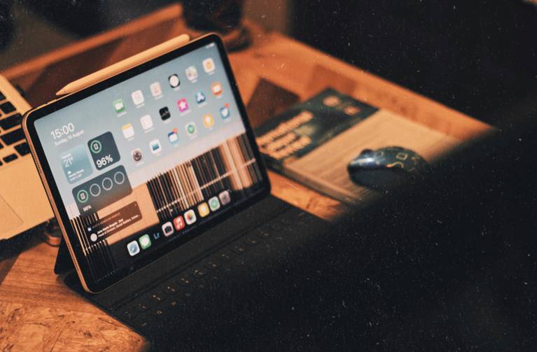 iPad Pro Dengan Apple Pencil