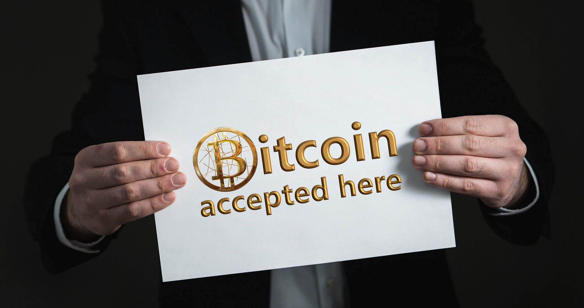 sign saying 'bitcoin accepted here'