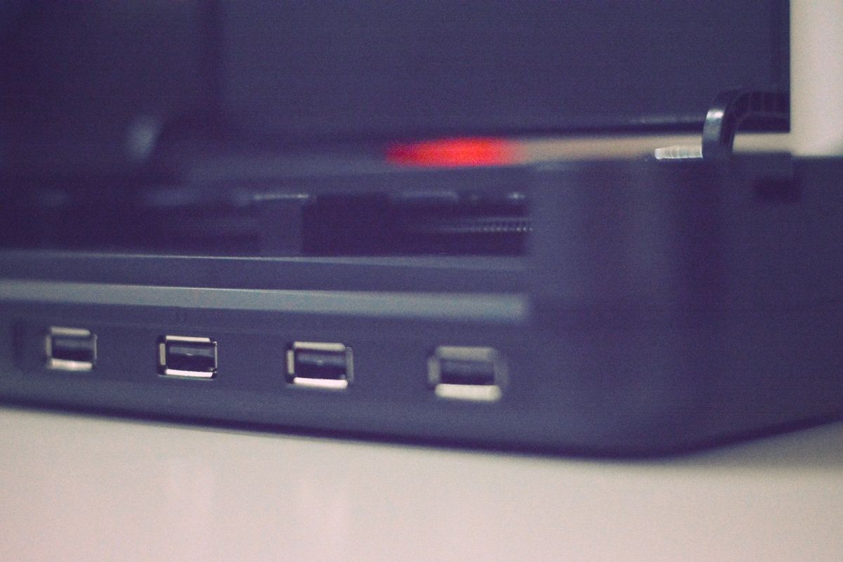 USB ports and cartridge ports on Evercade VS
