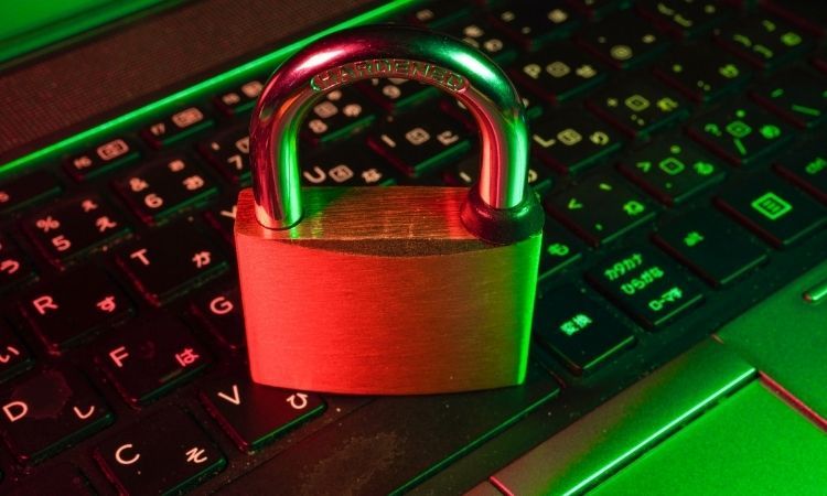 padlock on a laptop illuminated by red and green lights