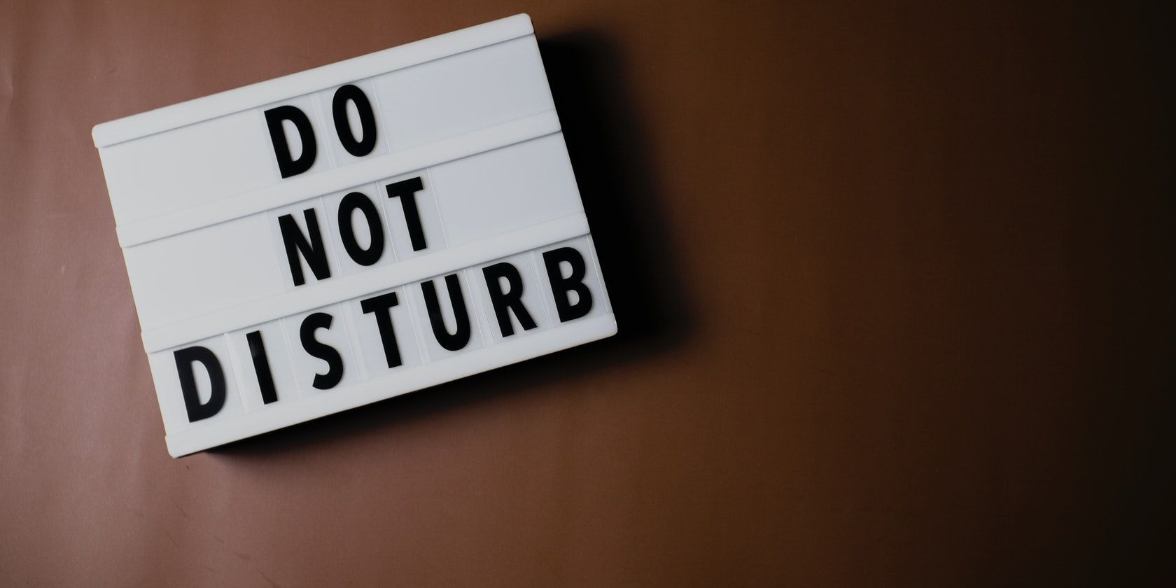 Image with text saying do not disturb 